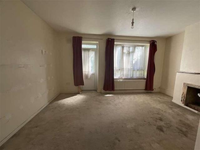 Flat for sale in Canning Town, Greater London