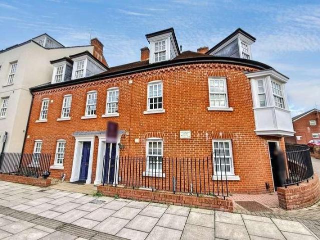 Flat for sale in Salisbury, Wiltshire
