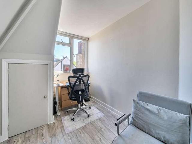 Flat for sale in Archway, Greater London