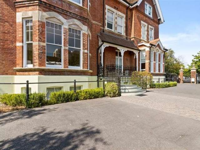 Flat for sale in Eastbourne, East Sussex
