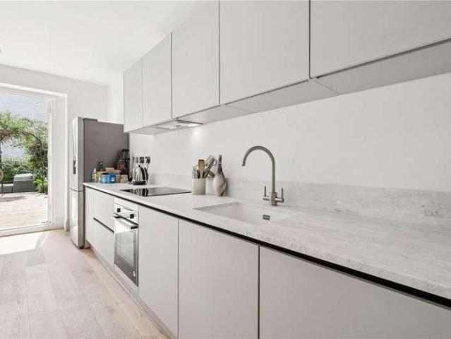 Flat for sale in Notting Hill, Greater London