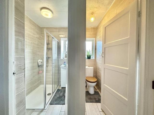 Flat for sale in London Borough of Hounslow, Greater London