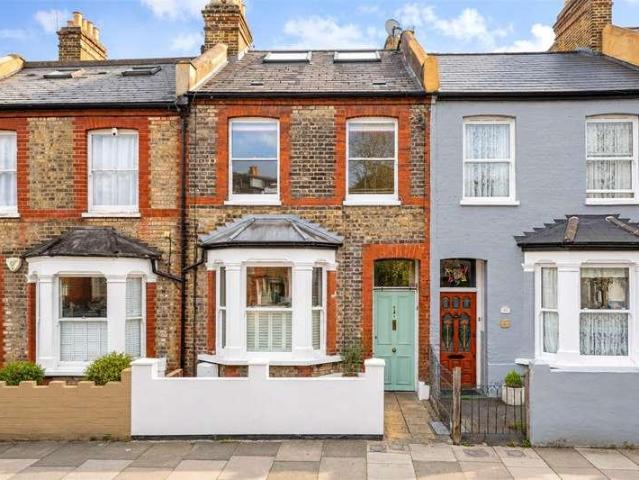 Flat for sale in London Borough of Wandsworth, Greater London