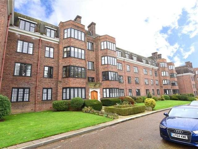 Flat for sale in Manor Fields, Greater London