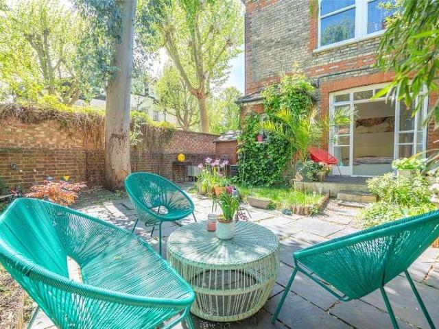 Flat for sale in Muswell Hill, Greater London