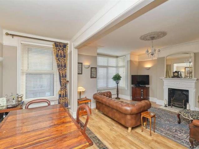 Flat for sale in Seaford, Iford