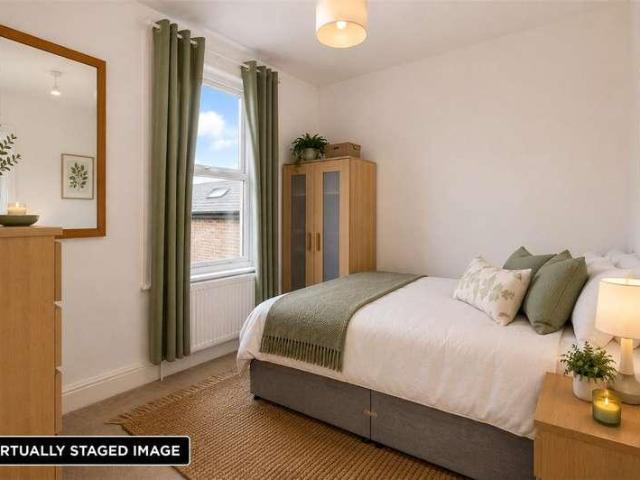 Flat for sale in London Borough of Wandsworth, Greater London