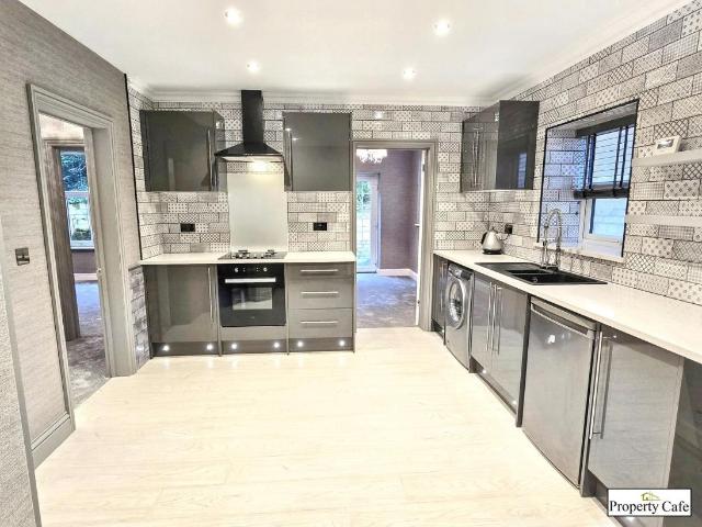 Flat for sale in Central, Heathlands