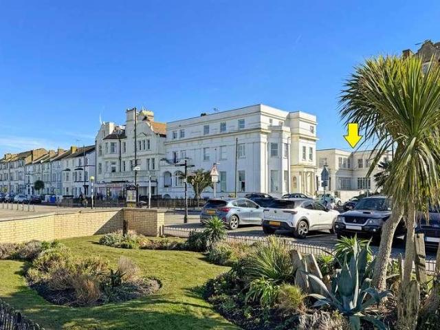 Flat for sale in Oxenden, The Bridge