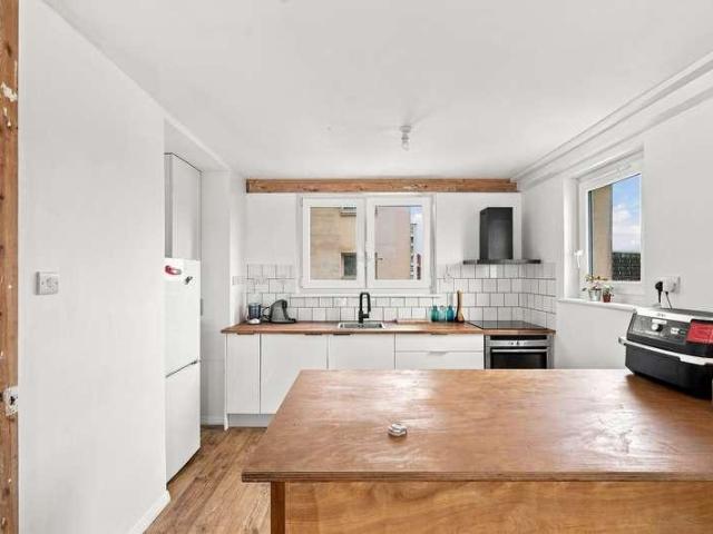 Flat for sale in London Borough of Hackney, Greater London