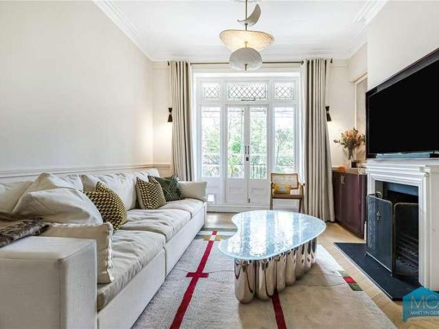 Flat for sale in Gospel Oak, Greater London