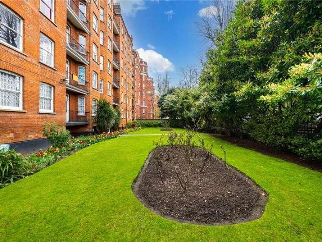 Flat for sale in St. John's Wood, Greater London