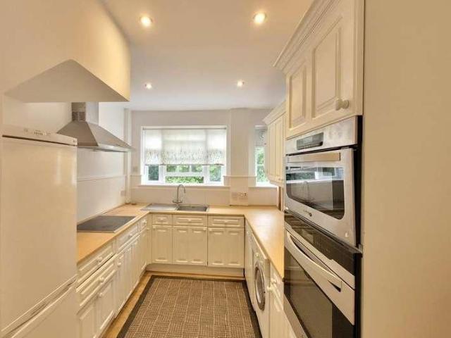 Flat for sale in Dulwich, Greater London
