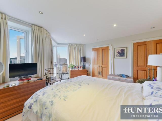 Flat for sale in Richmond, Kew