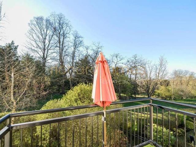 Flat for sale in Mill Hill, Greater London