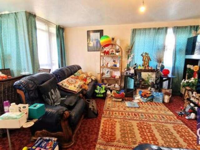 Flat for sale in New Southgate, Greater London