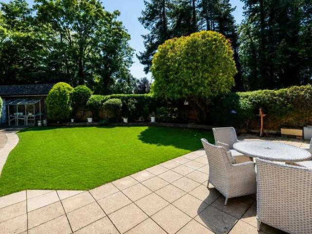 Flat for sale in Pachesham Park, Surrey