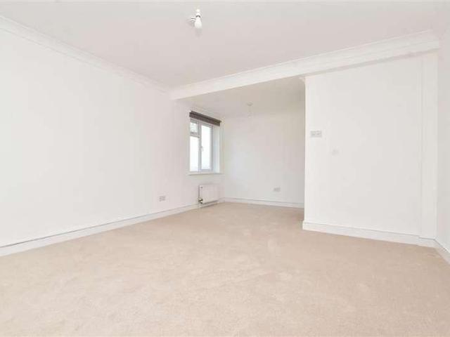 Flat for sale in Purley, Purley