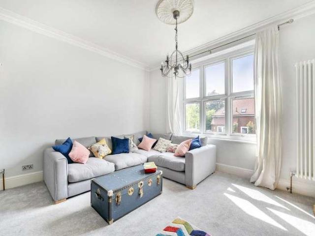 Flat for sale in London Borough of Croydon, South Norwood