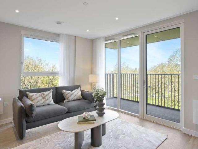 Flat for sale in Birch Green, Lower Halliford
