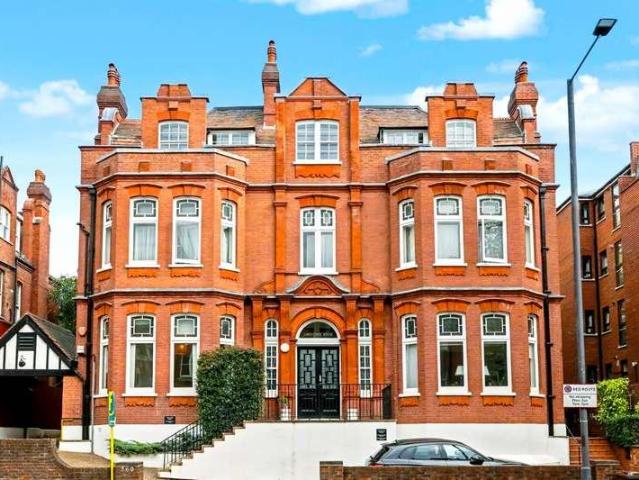 Flat for sale in West Hampstead, Greater London