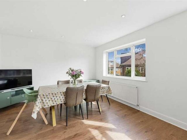 Flat for sale in London Borough of Merton, Merton Park