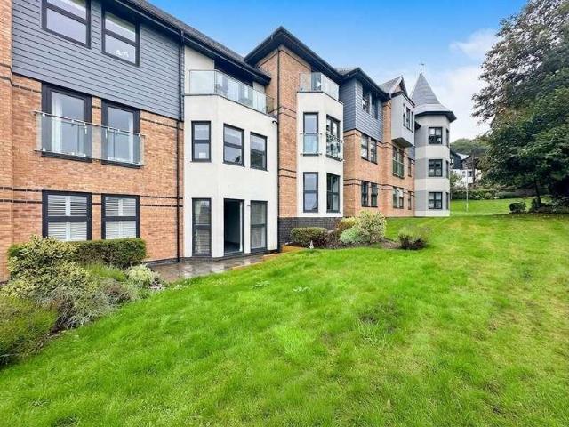 Flat for sale in Colwyn Bay, Wales