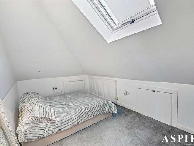 Flat for sale in Alton Barnes, Essex