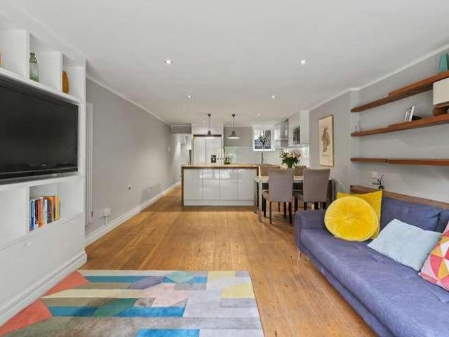 Flat for sale in Brownswood Park, Stoke Newington
