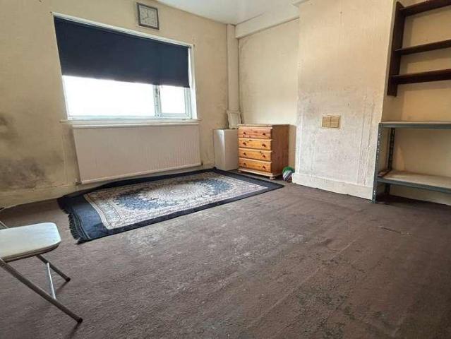 Flat for sale in West Drayton, Yiewsley