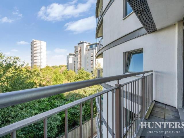 Flat for sale in London Borough of Hounslow, Greater London