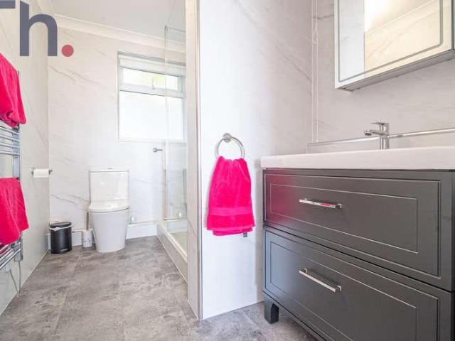 Flat for sale in Cowlease, Ventnor
