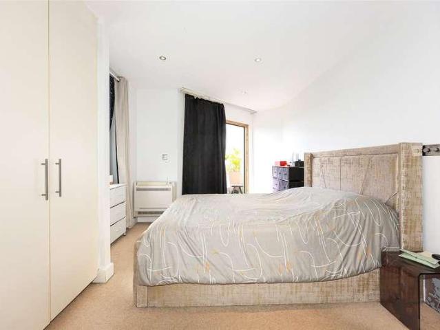 Flat for sale in Colindale, Greater London