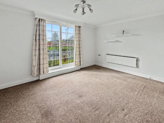 Flat for sale in Besses o' th' Barn, Bury