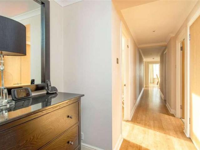 Flat for sale in Belsize Park, Greater London
