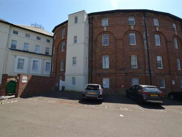 Flat for sale in Wotton Pitch, Gloucester