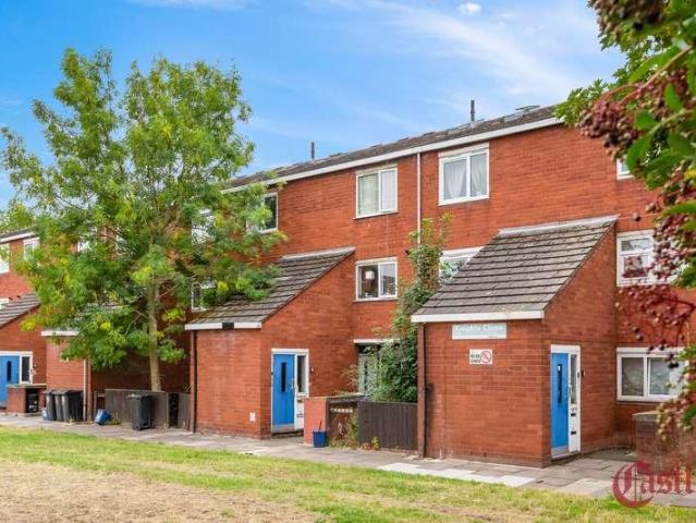 Flat for sale in South Hackney, Greater London