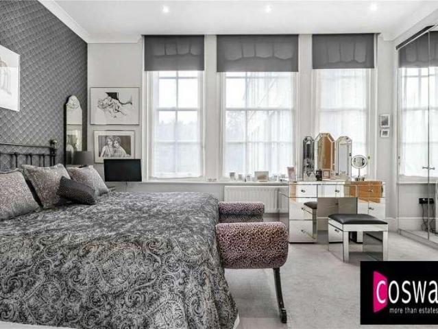 Flat for sale in Mill Hill, Greater London