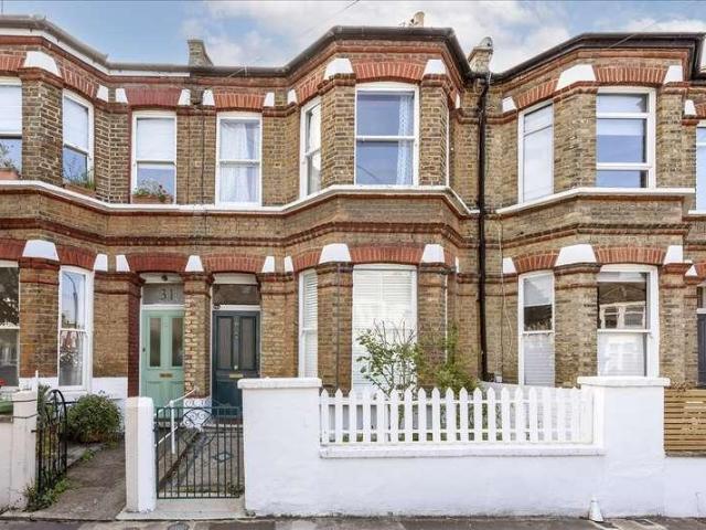 Flat for sale in Shepherd's Bush, Greater London