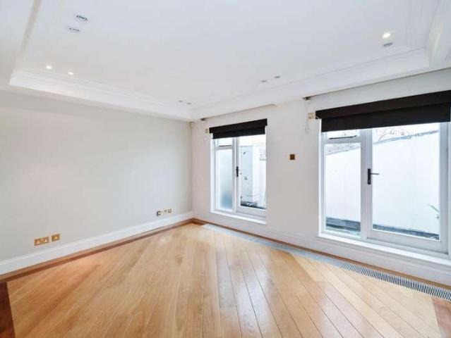 Flat for sale in Belgravia, Greater London