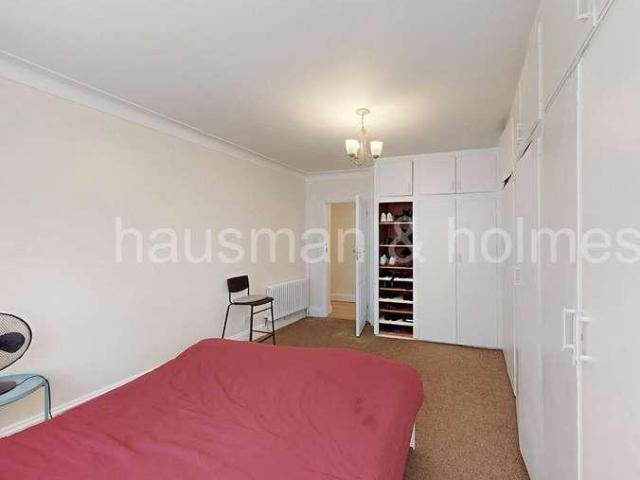 Flat for sale in Temple Fortune, Greater London