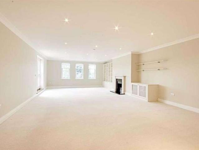 Flat for sale in Aldenham, Hertfordshire