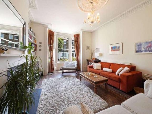 Flat for sale in Archway, Greater London