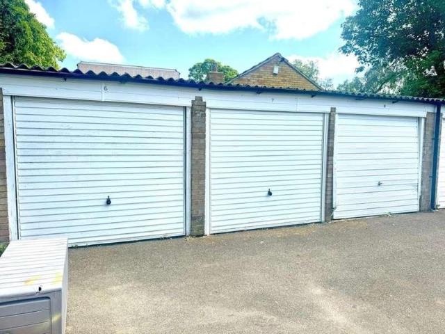 Flat for sale in London Borough of Redbridge, Greater London