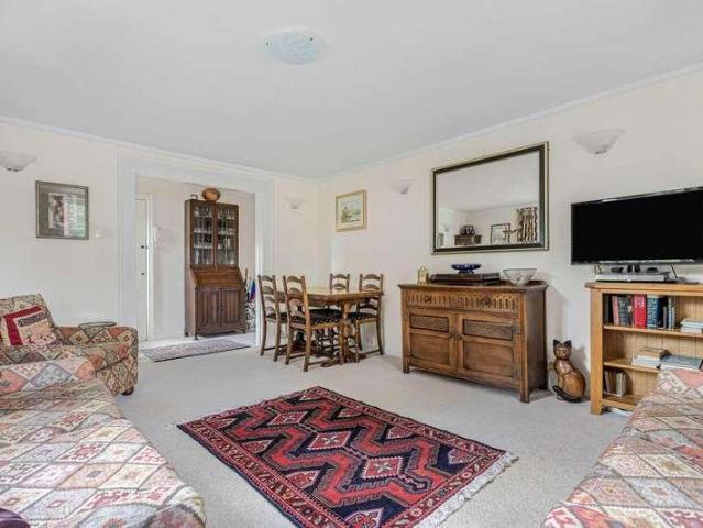 Flat for sale in Henley-on-Thames, Berrick Salome