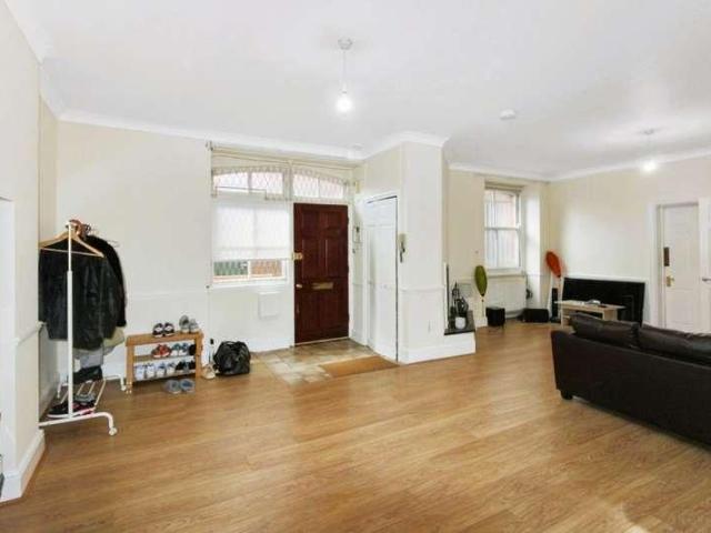 Flat for sale in Bayswater, Greater London