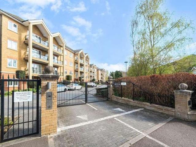 Flat for sale in Batchworth
