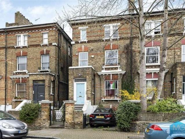 Flat for sale in Holloway, Greater London