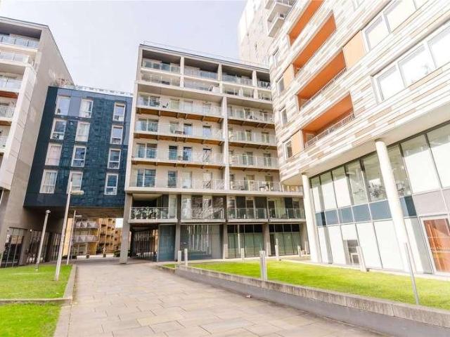 Flat for sale in Isle Of Dogs, Greater London