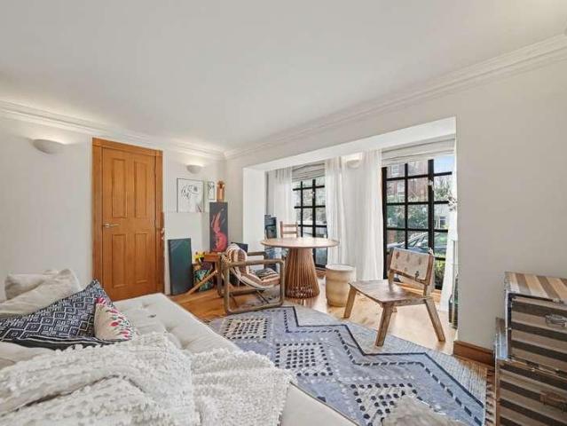 Flat for sale in West Hampstead, Greater London